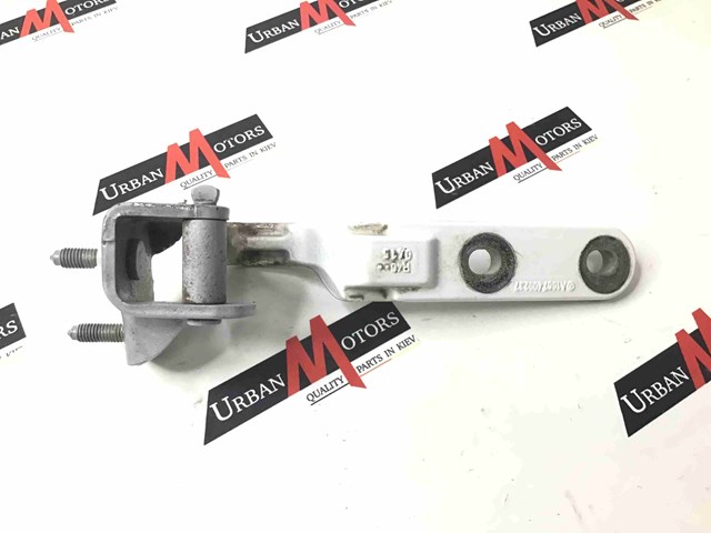 Петля третіх/п'ятих дверей A1667403200 MERCEDES