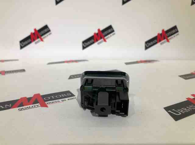 Кнопка відкривання багажника mercedes-benz cla та на інші моделі. вживаний оригінал, в хорошому стані. A2129059200