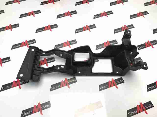 Кронштейн кріплення протитуманной фари, лівої CK5215267AA LAND ROVER