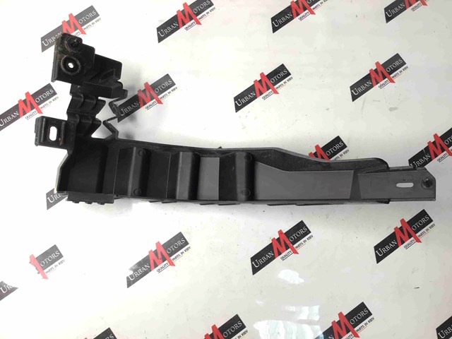 Напрямна заднього бампера, права J9C12479 JAGUAR