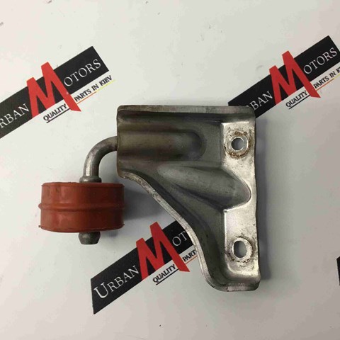Кронштейн кріплення глушника LR000593 LAND ROVER