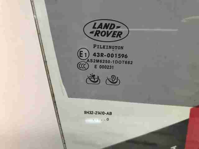 Скло пасажирських дверей LR007982 LAND ROVER
