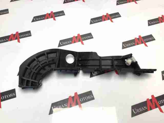 Кронштейн кріплення бампера переднього правий LR015103 LAND ROVER