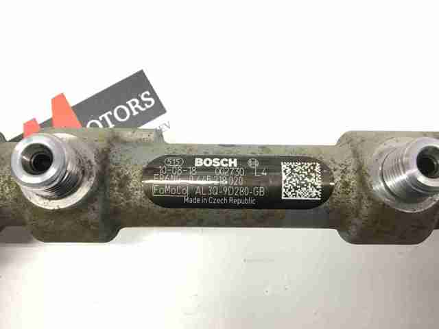 Розподільник палива (рампа), лівий LR022982 LAND ROVER