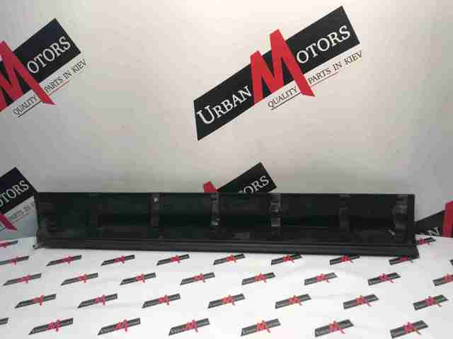 Молдинг передніх правих дверей LR024160 LAND ROVER