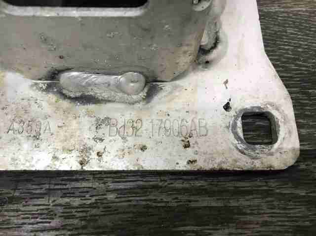 Буфер бампера заднього LR026327 LAND ROVER