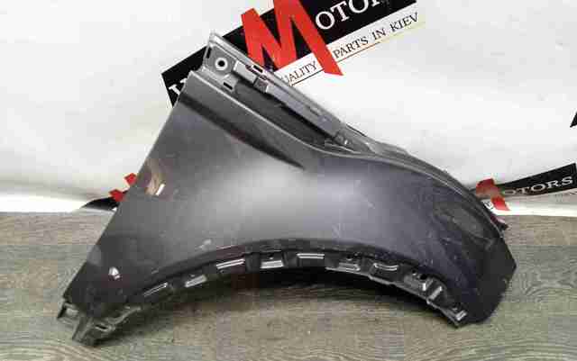 Переднє праве крило LR027589 LAND ROVER