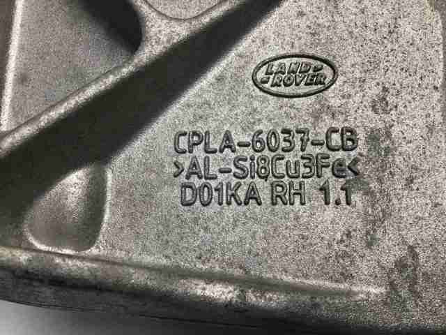 Кронштейн подушки (опори) двигуна, правої LR033181 LAND ROVER