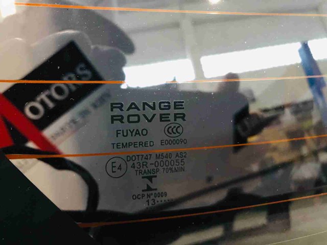 Скло ляди LR034268 LAND ROVER
