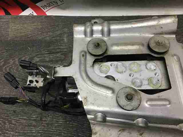 Блок шинних кранів LR035463 LAND ROVER