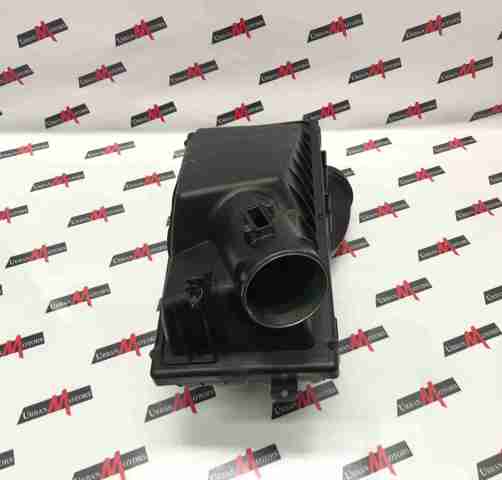 Корпус повітряного фільтра, лівий LR036426 LAND ROVER