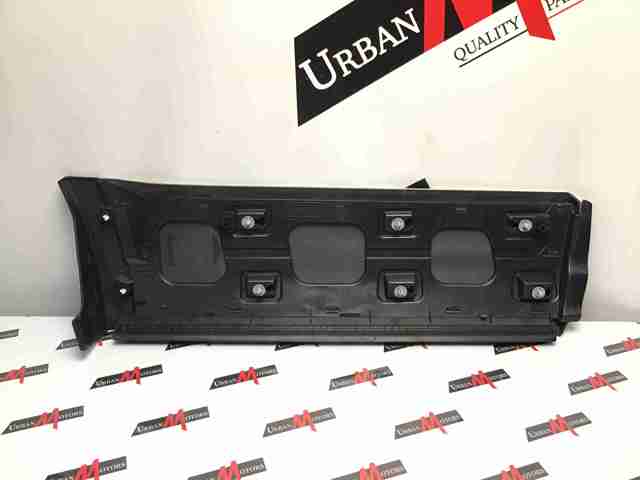 Накладка задніх лівих дверей, нижня LR038579 LAND ROVER