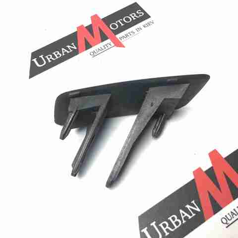 Накладка форсунки омивача фари передньої LR038767 LAND ROVER