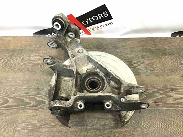 Кулак поворотний правий LR043593 LAND ROVER