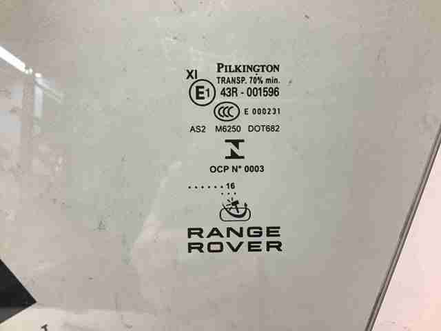 Скло передніх дверей, лівих LR043947 LAND ROVER