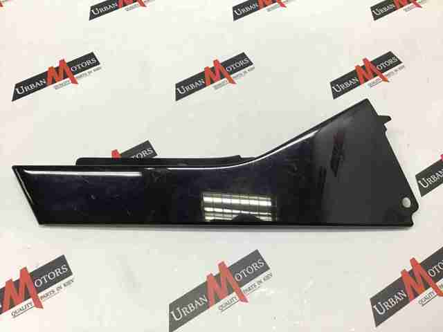 Накладка задньої двері, правої, вертикальна LR050769 LAND ROVER