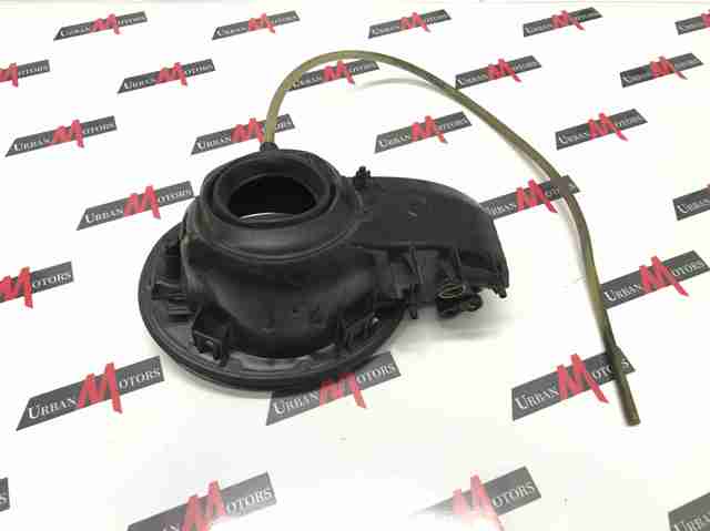 Горловина бензобака LR058472 LAND ROVER