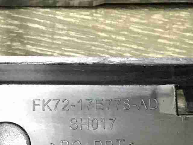 Кронштейн бампера переднього, центральний LR061238 LAND ROVER