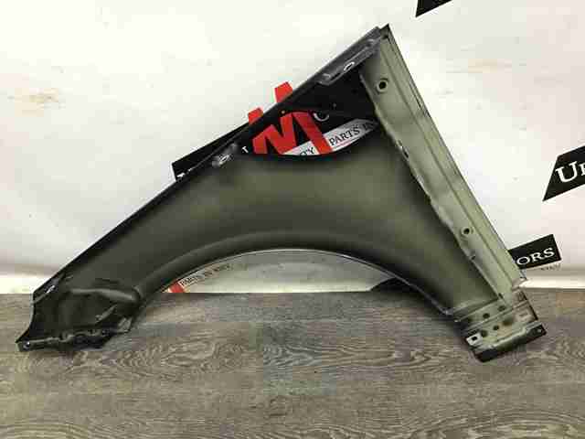 Переднє праве крило LR061823 LAND ROVER