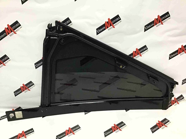 Кватирка дверей трикутник, задньої, лівої LR065503 LAND ROVER