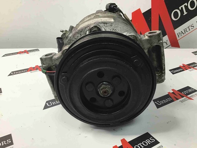 Компресор кліматичної установки LR068127 LAND ROVER