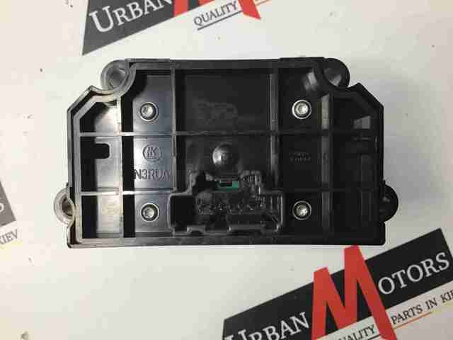 Вимикач контролю положення ручного гальма LR070379 LAND ROVER