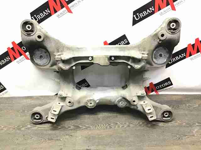 Балка задньої підвіски поперечна LR070761 LAND ROVER