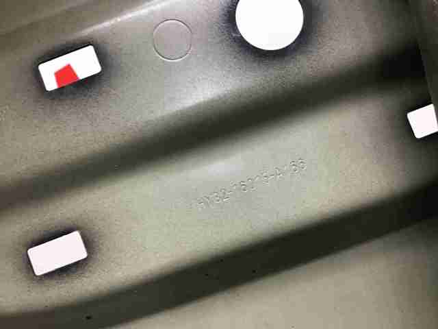 Переднє праве крило LR080199 LAND ROVER