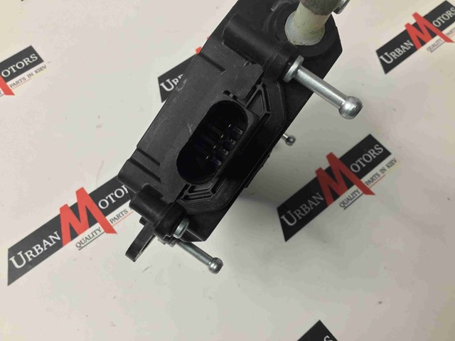 Замок дверей багажника LR095550 LAND ROVER