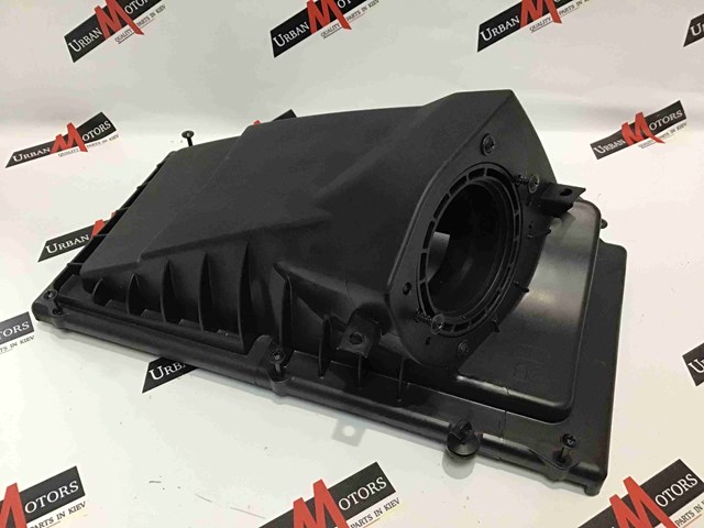 Корпус повітряного фільтра, правий LR095789 LAND ROVER