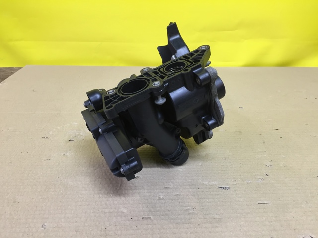 Водяний насос охолодження, з корпусом 06L121111J VAG