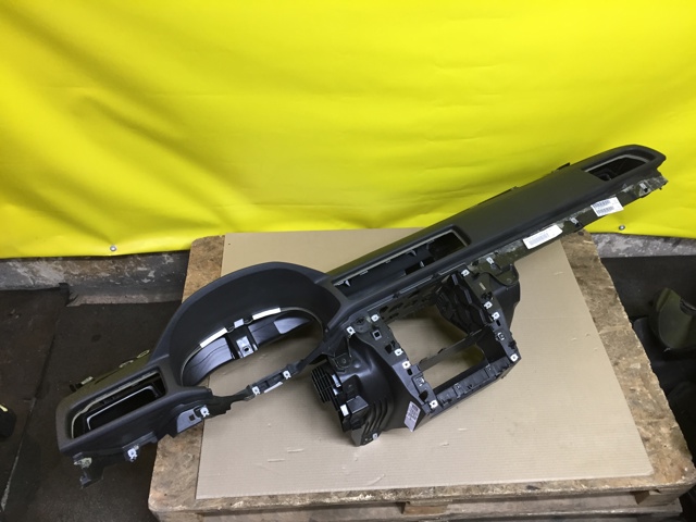 Приладова панель 561857003M81X VAG