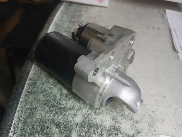 Стартер. новый. установили и сняли. проблема была в другом.