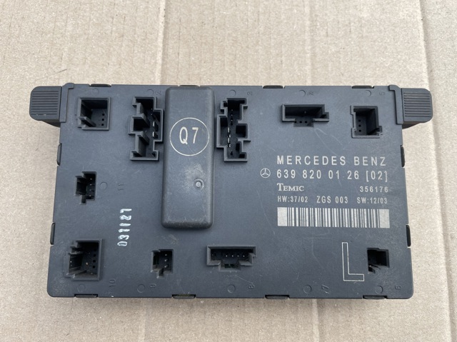 Блок комфорту передніх дверей 6398200126 MERCEDES