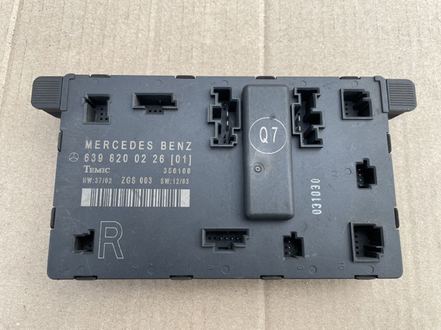 Блок комфорту передніх дверей 6398200226 MERCEDES