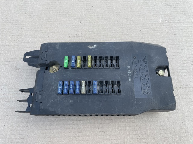 Коробка запобіжників 9015400150 MERCEDES