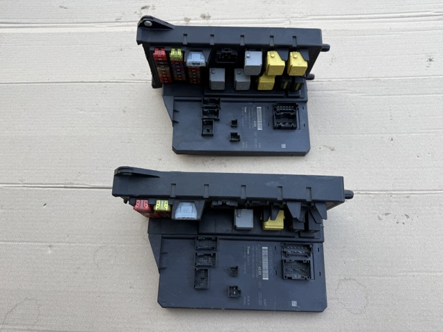 Корпус запобіжників 9065454701 MERCEDES