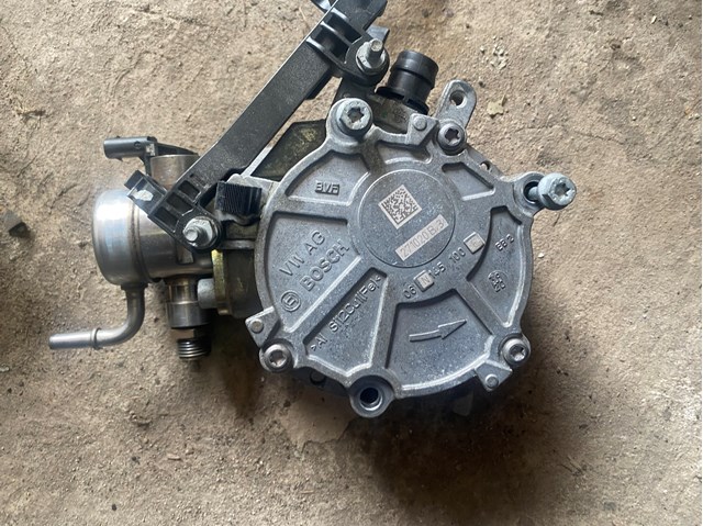 Насос вакуумний 06N145100E VAG