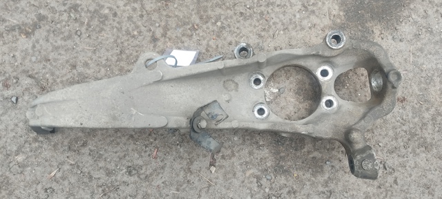 Цапфа поворотна ліва 400154GA0A NISSAN
