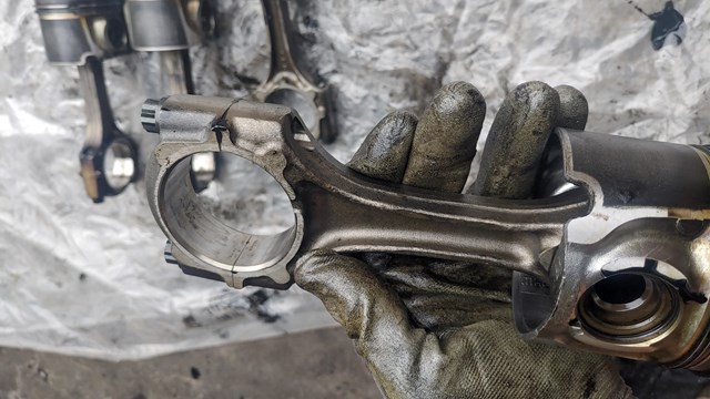 Шатун поршня двигуна 1320127011C0 TOYOTA