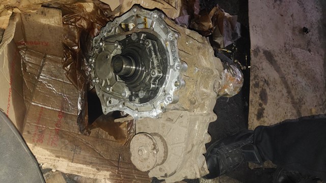 Міжосьовий диференціал 33100VK400 NISSAN