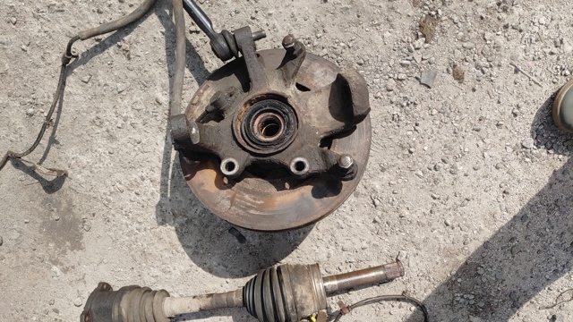Піввісь (привід) передня 392042S680 NISSAN