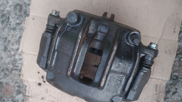 Супорт гальмівний, передній, правий 411119C125 NISSAN