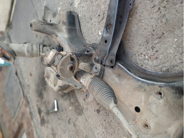 Підрамник двигуна 5120412150 TOYOTA