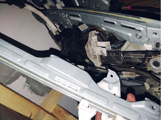 Склопідйомник передньої лівої двері 9674412480 PEUGEOT