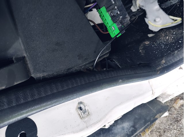 Ущільнювач дверей передніх, лівих (на двері) 9675587980 PEUGEOT
