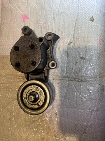 Натягувач приводного ременя 1662011010 TOYOTA