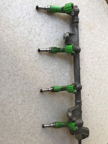 Розподільник палива 2381436050 TOYOTA