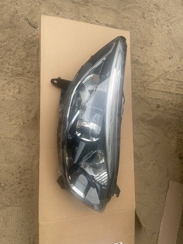 Фара передня права 260102734R RENAULT