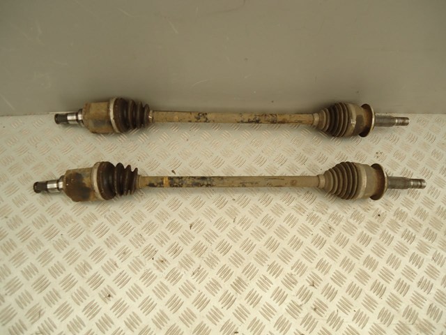 Привід задній 4234048030 TOYOTA